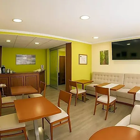 Hotel Elara