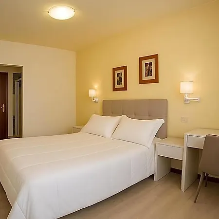 Elara Hotel *